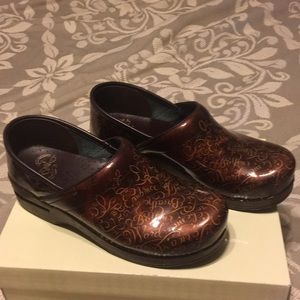Dansko Friendship Limited Edition Clog Sz 8